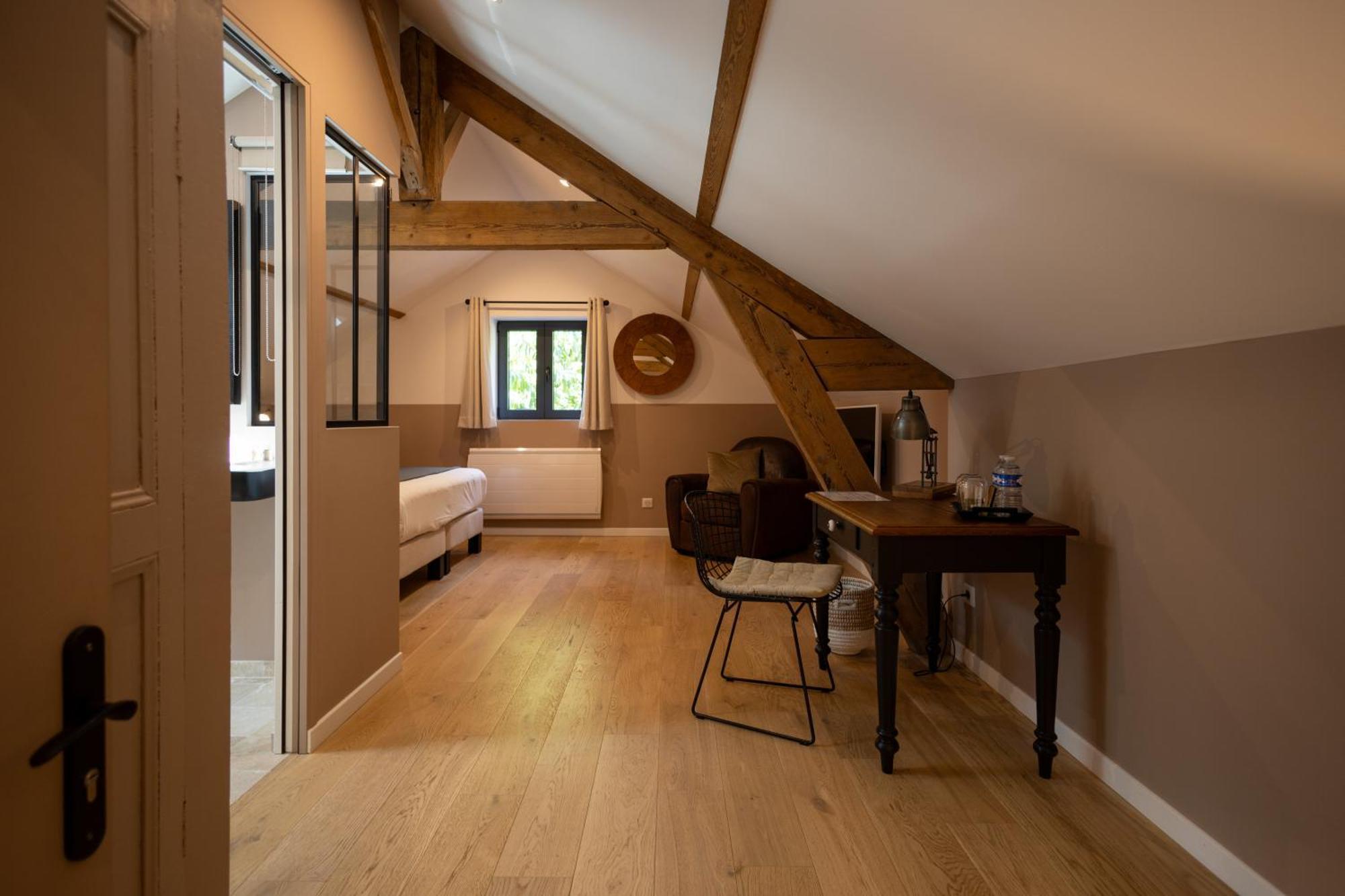 L'Atelier Des Magnolias Bed & Breakfast Aumont-en-Halatte Bagian luar foto