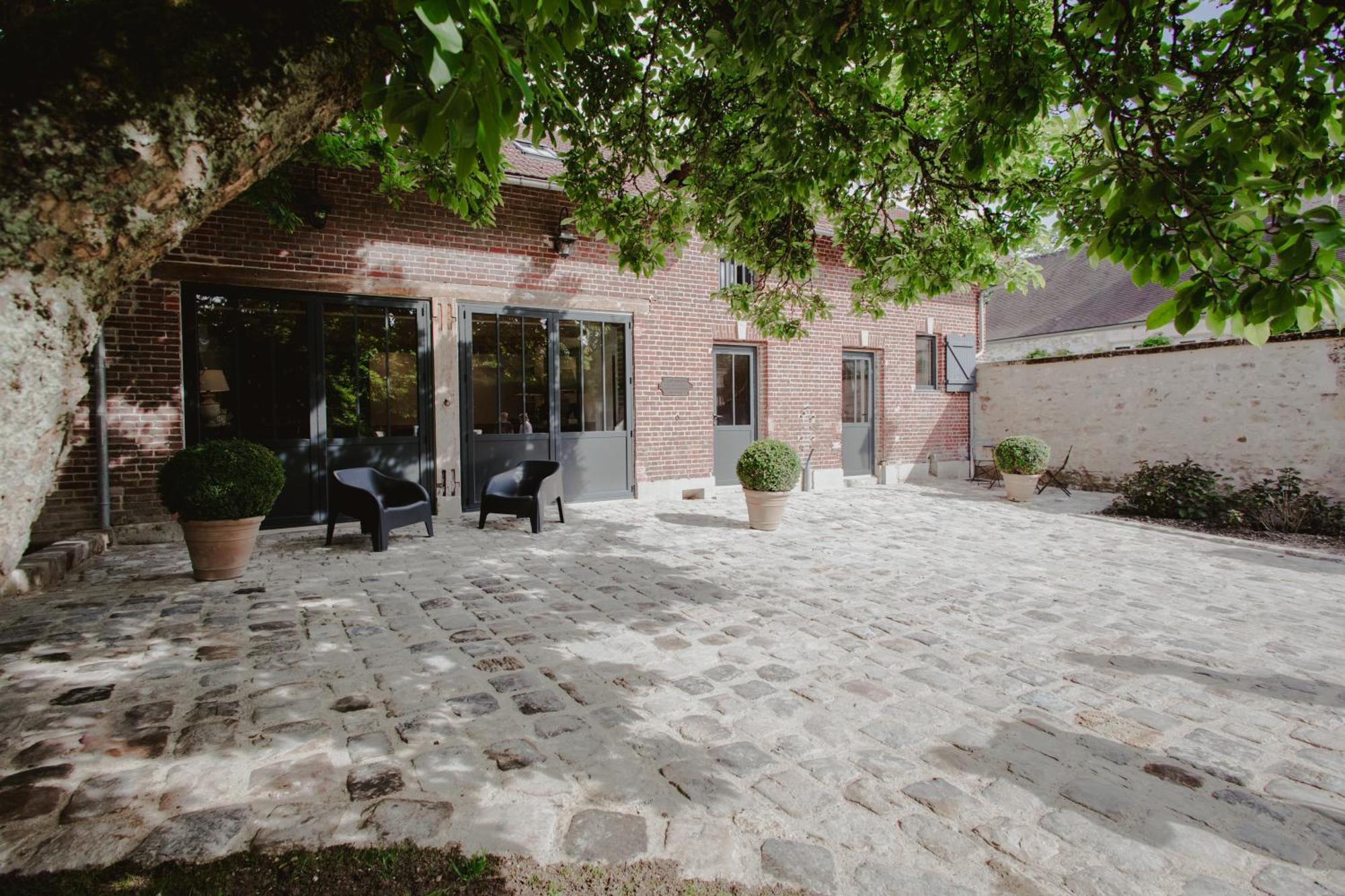 L'Atelier Des Magnolias Bed & Breakfast Aumont-en-Halatte Bagian luar foto